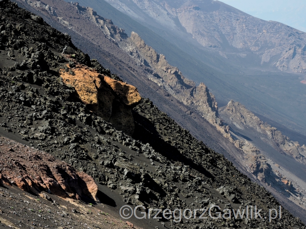 Wulkan Etna i potężna rozpadlina Del Bove.