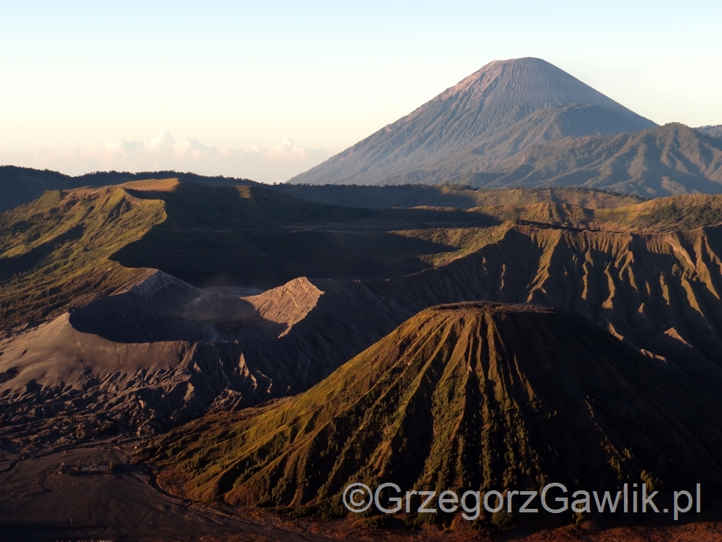 Widok na wulkany Batok, Bromo i Semeru